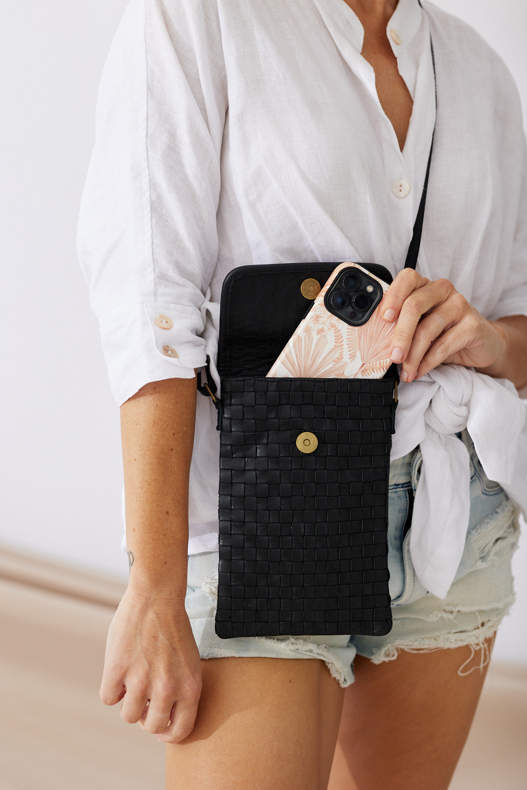 CANGGU PHONE BAG - BLACK
