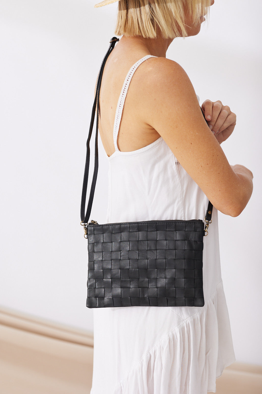 SANUR WOVEN CROSSBODY BAG 🐰